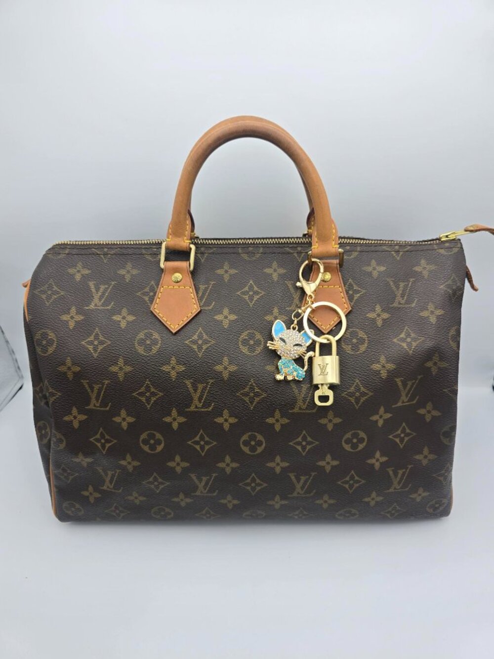 Louis Vuitton Gold Lock 🔑 Authentic LV Padlock + Unbranded Cat Bag Charm - Picture 2 of 8